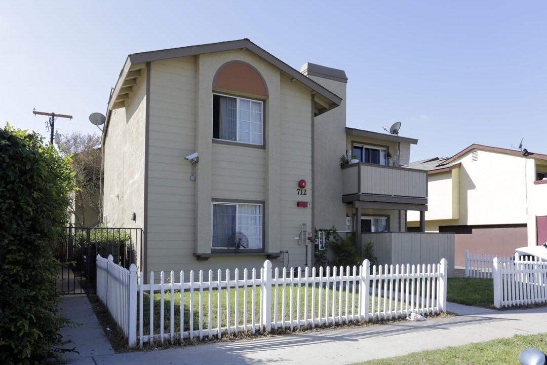 712 W Romneya in Anaheim, CA - Building Photo