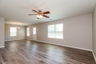 4617 Esmeralda Drive in Charlotte, NC - Foto de edificio - Building Photo