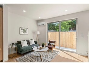 1570 SE 50th Ave in Portland, OR - Building Photo - Building Photo