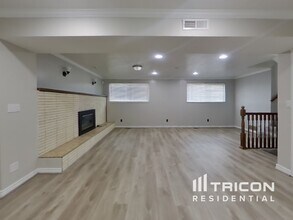 5009 S 2575 W in Roy, UT - Foto de edificio - Building Photo
