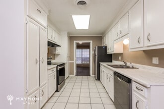 214 Edinburgh Ct in Brandon, MS - Foto de edificio - Building Photo