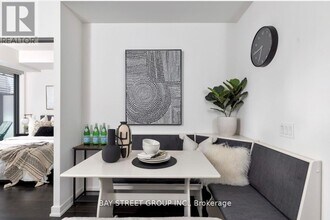 25 Richmond St E in Toronto, ON - Building Photo - Building Photo