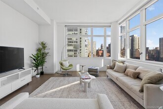 305 E 51st St in New York, NY - Building Photo - Building Photo