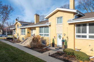 University Village Lofts in Arlington Heights, IL - Building Photo - Building Photo