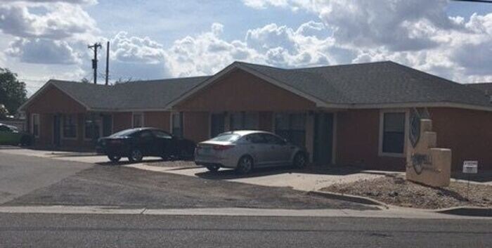 808 S Elgin Ave in Portales, NM - Building Photo