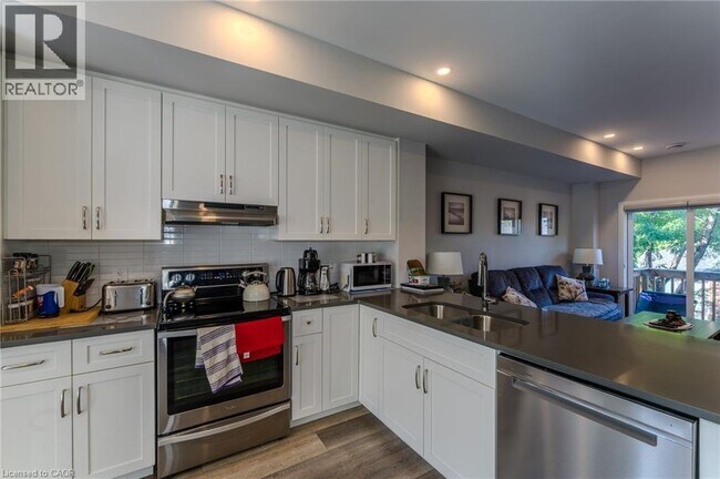 720 Grey St in Brantford, ON - Building Photo - Building Photo