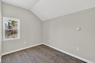 158 Cliff St, Unit 2nd flr in Norwich, CT - Building Photo - Building Photo