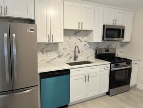 9608 N Greenwood Ave, Unit 2nd West in Des Plaines, IL - Building Photo - Building Photo