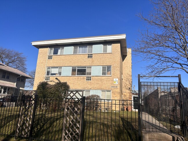 property at 1410 W Juneway Terrace