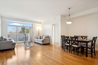 77 N Quentin Rd in Palatine, IL - Building Photo - Building Photo