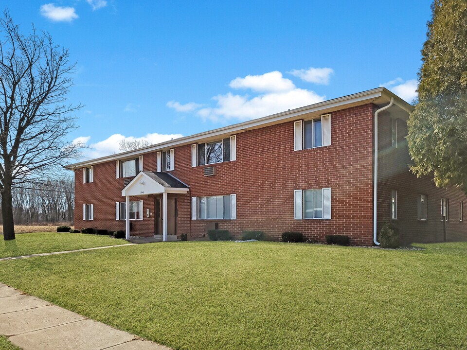 9048 15th Ave in Kenosha, WI - Building Photo