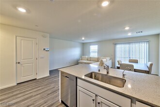 10913 Heatherford Ave in Las Vegas, NV - Building Photo - Building Photo