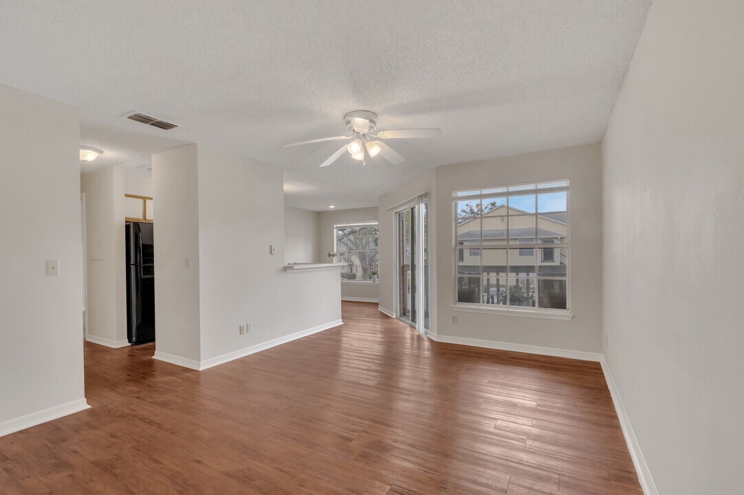 1065 S Hiawassee Rd in Orlando, FL - Building Photo