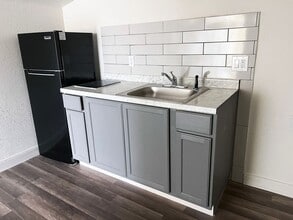201 Eastwood St in Houston, TX - Building Photo - Building Photo