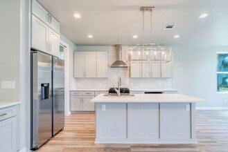 2320 Kellie Brooke in Spicewood, TX - Building Photo - Building Photo