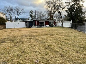 132 Lakeshore Dr in Oakland, NJ - Building Photo - Building Photo
