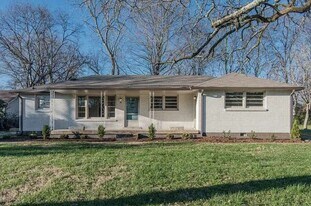 1917 Berkshire Dr in Nashville, TN - Building Photo