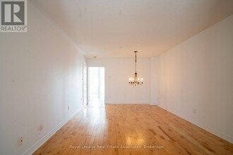 2382 Sequoia Way in Oakville, ON - Building Photo - Building Photo