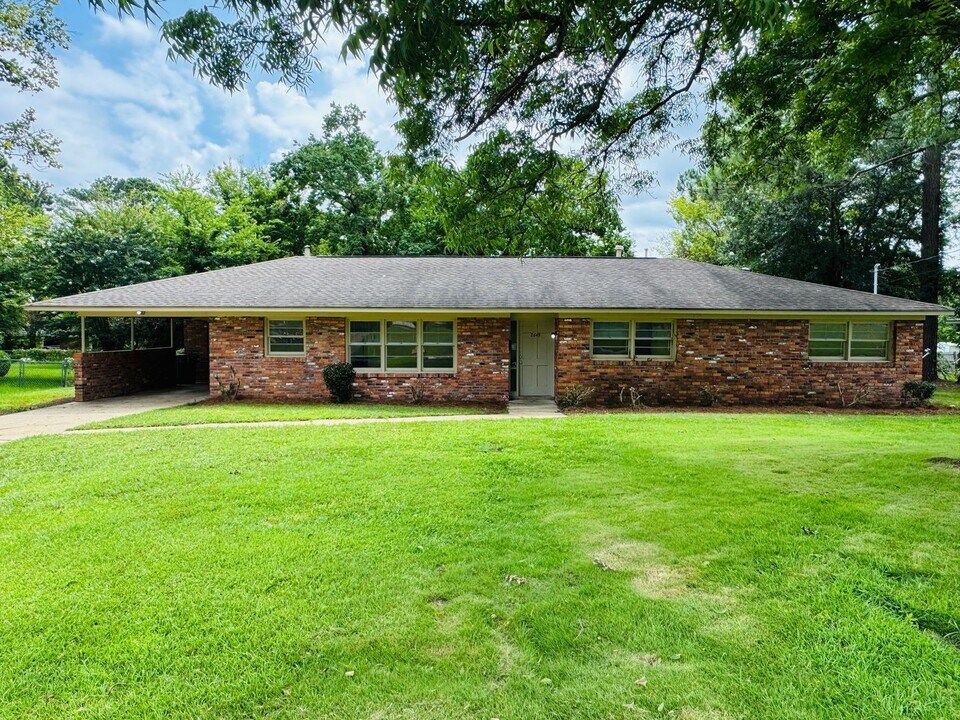 2649 Burkelaun Dr in Montgomery, AL - Building Photo