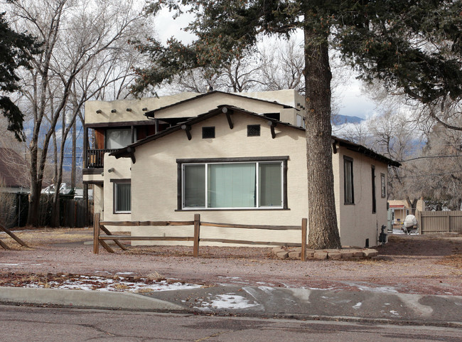 110 Iowa Ave in Colorado Springs, CO - Foto de edificio - Building Photo