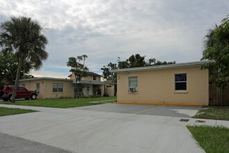 1204 Worthington St in West Palm Beach, FL - Building Photo - Building Photo