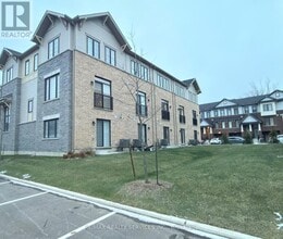 185 Bedrock Dr in Hamilton, ON - Building Photo - Building Photo