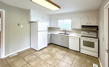 4015 Izlar Ln in Ooltewah, TN - Building Photo - Building Photo