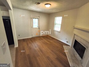 8155 Autumn Green Dr in Fairburn, GA - Building Photo - Building Photo