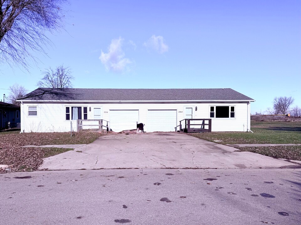 204 E Elm St in Iowa Falls, IA - Building Photo