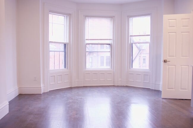 225 Newbury St, Unit 2F