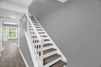 3317 Regents Park Ln in Greensboro, NC - Foto de edificio - Building Photo