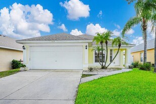 4314 Bay Vista Dr in Kissimmee, FL - Building Photo