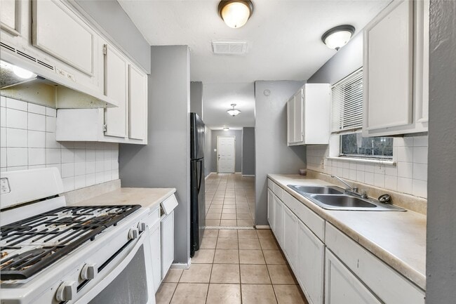 property at 3231 Scotch Moss Ln