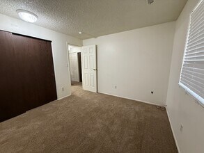 1215 W Ivy Ave, Unit 301 in Moses Lake, WA - Building Photo - Building Photo