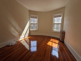 1595 Beacon St, Unit 4 in Brookline, MA - Building Photo