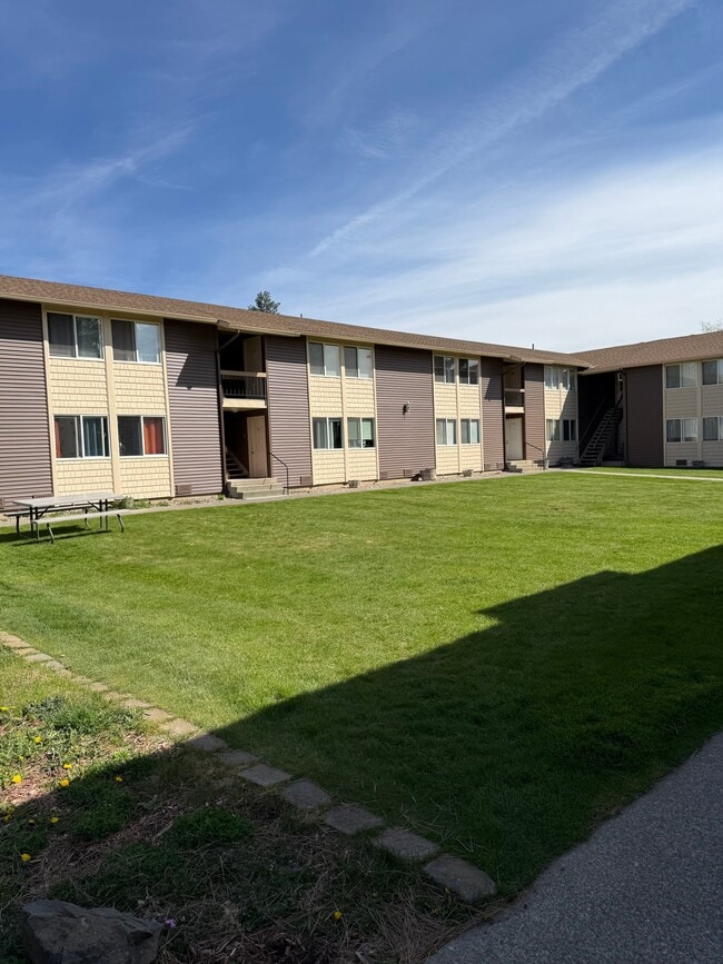 910 E Campbell St in Medical Lake, WA - Building Photo - Building Photo