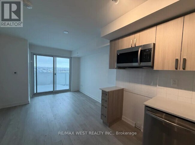 1010 Sandy Beach Rd in Pickering, ON - Building Photo - Building Photo