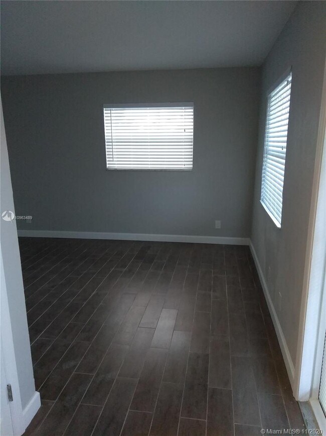 2201 Miami Rd-Unit -4 in Fort Lauderdale, FL - Building Photo - Building Photo