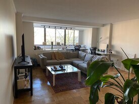 9 Hawthorne Pl, Unit 7F in Boston, MA - Building Photo