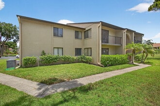 514 Shady Pine Way in Greenacres, FL - Building Photo - Building Photo
