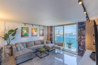 2841 NE 163rd St in North Miami Beach, FL - Building Photo - Building Photo