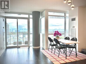 5101 Dundas St W in Toronto, ON - Building Photo - Building Photo