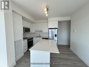 385-385 Winston Rd in Grimsby, ON - Building Photo - Building Photo