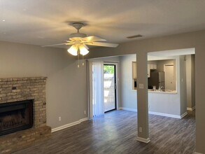 8106 Hood Cir in Austin, TX - Building Photo - Building Photo