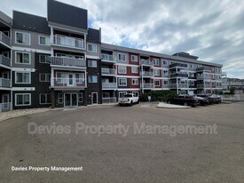 1818 Rutherford Rd SW in Edmonton, AB - Building Photo
