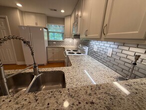 2744 Laurelwood Ln in Tallahassee, FL - Building Photo - Building Photo