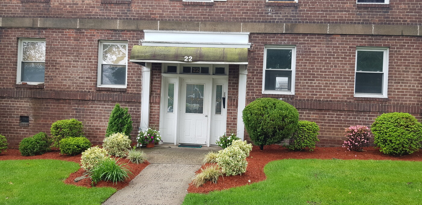 22 Cedar St, Unit 2B in Ridgefield Park, NJ - Building Photo