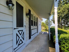 661 Lauschtown Rd in Denver, PA - Building Photo - Building Photo