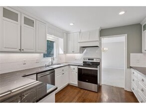 16091 Highwood Dr in Minnetonka, MN - Building Photo - Building Photo
