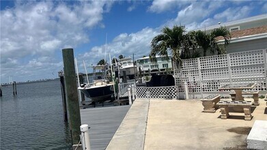 10701 S Ocean Dr in Jensen Beach, FL - Building Photo - Building Photo